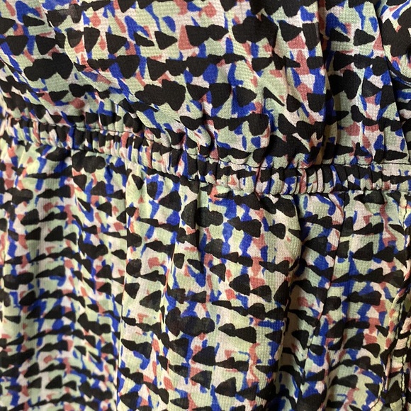 ๐ 2/$25 BCBGeneration Faux Wrap Patterned Dress - Picture 4 of 5